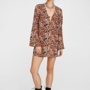 Nasty Gal NWT Heart leopard print deep v tunic mini dress size 4